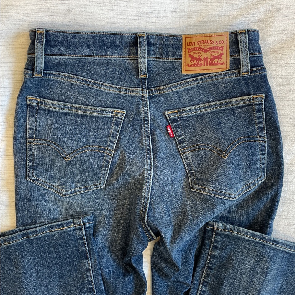 Levi’s High Rise Bootcut - Picture 3 of 3